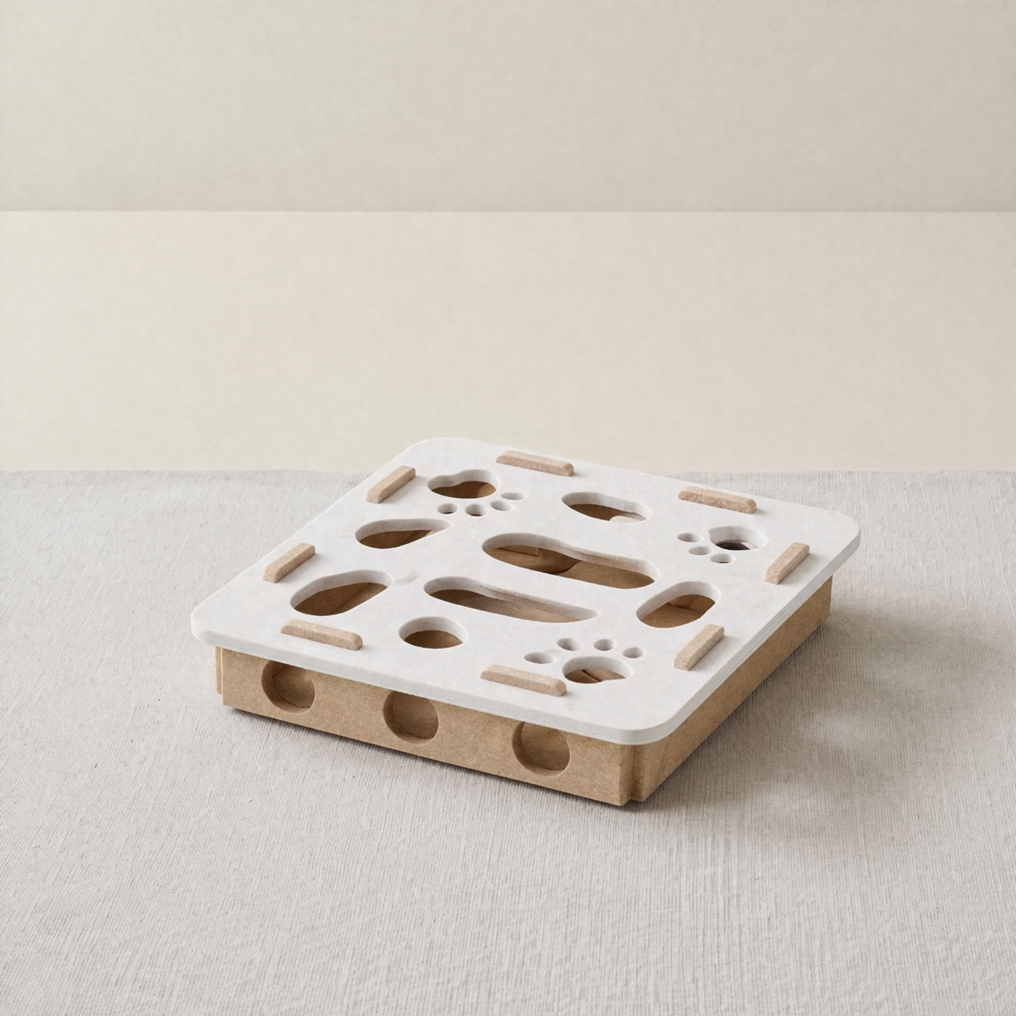 Brinquedo interativo para gatos branco arranhador
