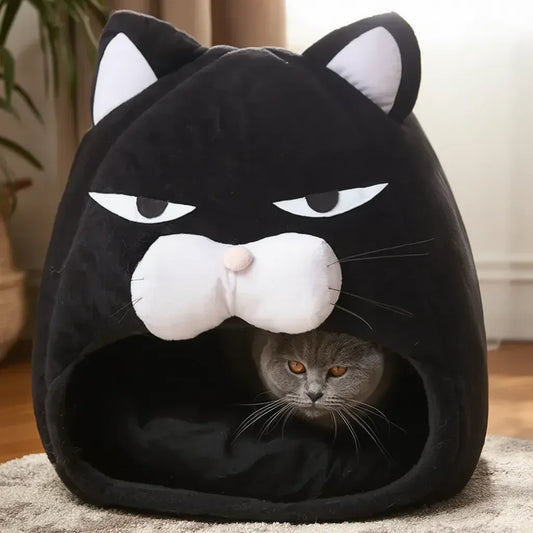 Gato protegido dentro da cama para gatos preta