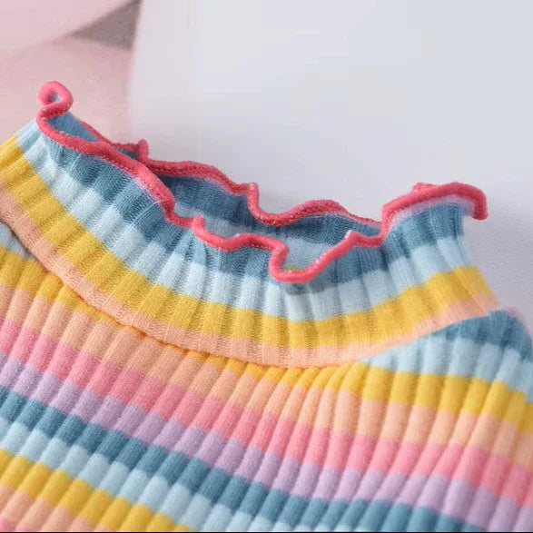 Detalhe do tecido macio da roupa para gatos
