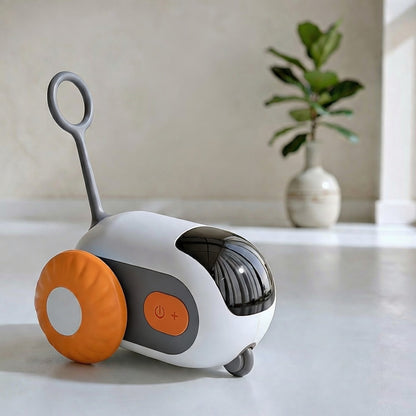 Brinquedo automático caça ativa laranja para gatos da Cantito isolado em fundo neutro moderno mostrando detalhes do design.