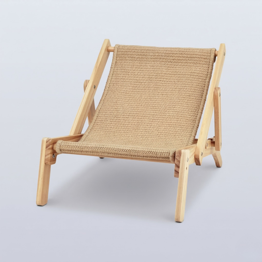 cadeira para gatos feita em sisal em fundo neutro