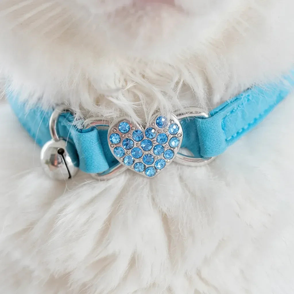Coleira para gatos azul com pingente confortável