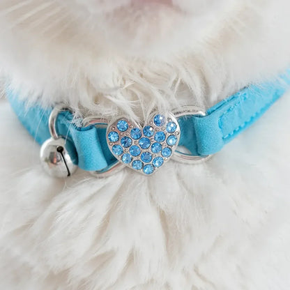 Coleira para gatos azul com pingente confortável