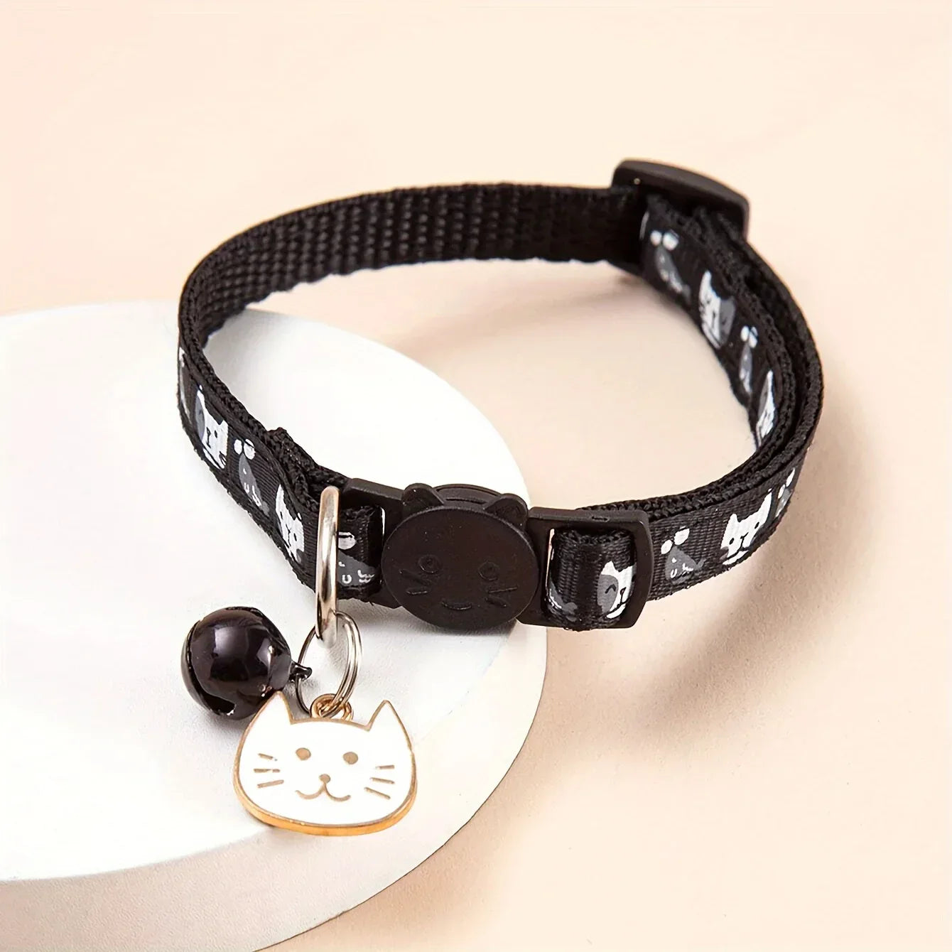 Coleira para gatos preta com pingente 