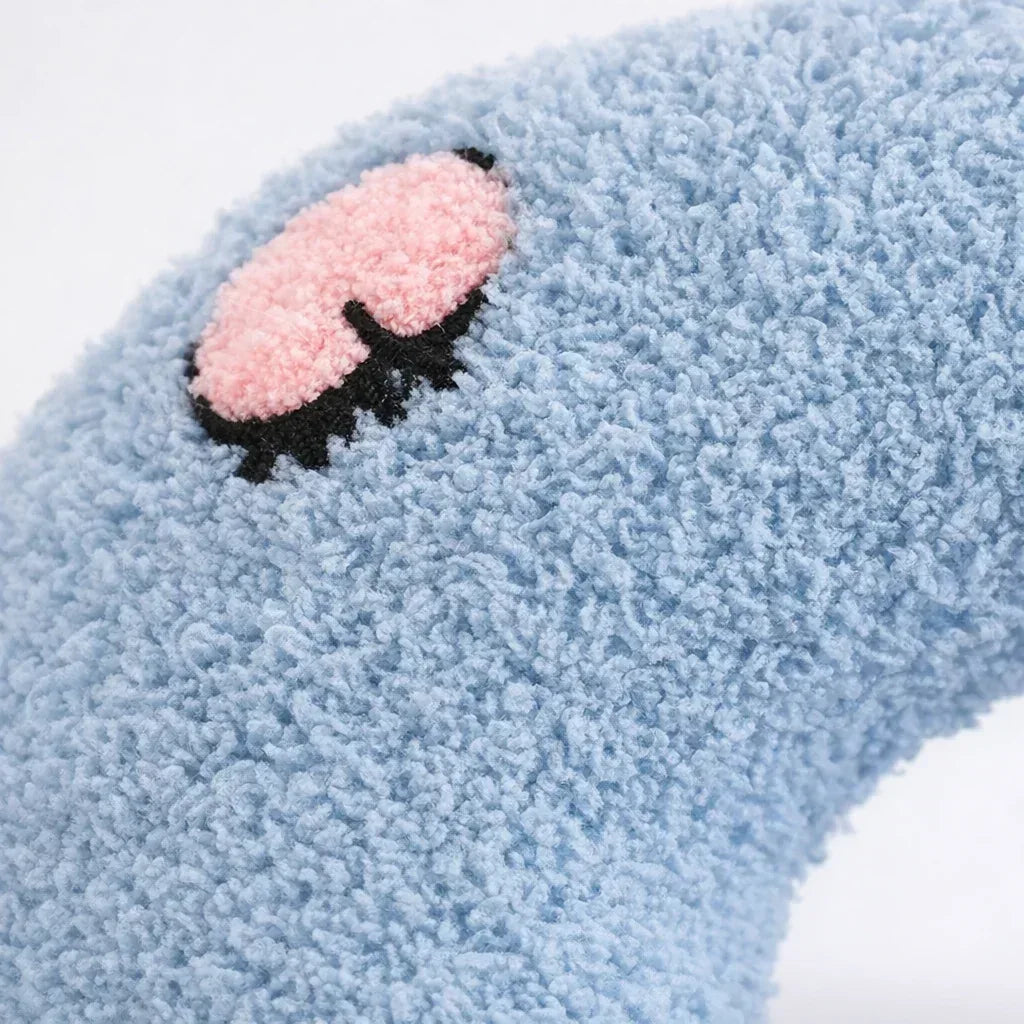 Detalhe do tecido macio e confortável da almofada para cabeça de gato