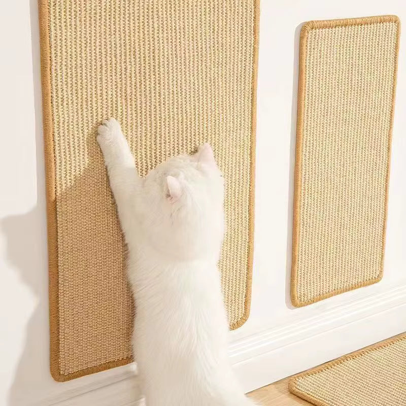 Gato arranhando arranhador para gatos de parede