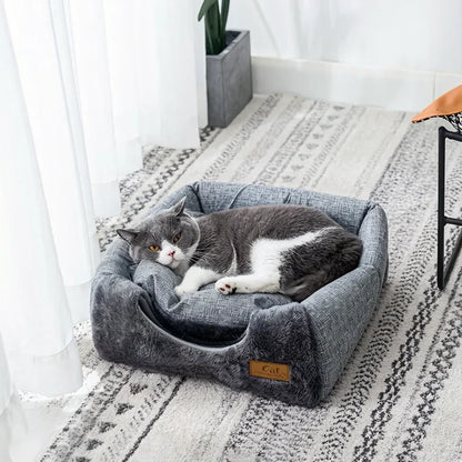 Gato deitado na cama para gato refúgio urbano macio e confortável 