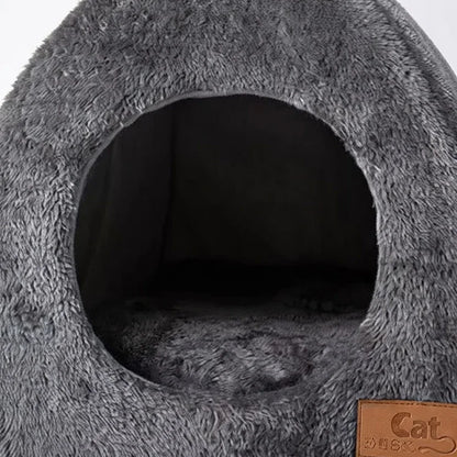 Entrada circular de toca para gato facilitando acesso
