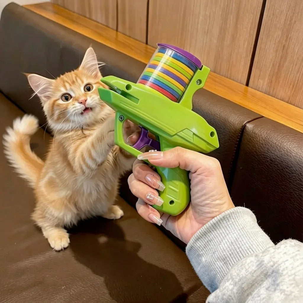 Brinquedo para gatos verde interativo ajudando a gastar energia do gato