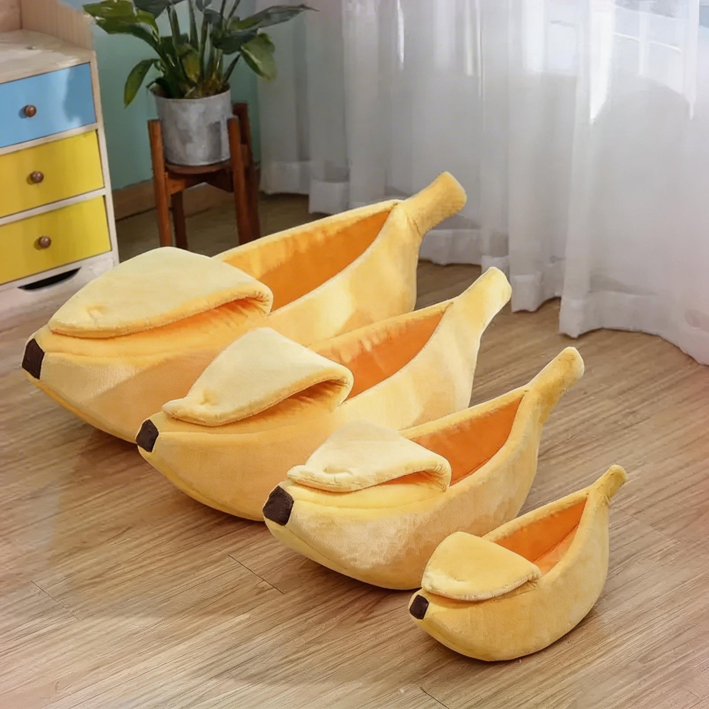 Cama banana disponível em diferentes tamanhos para gatos pequenos e grandes

